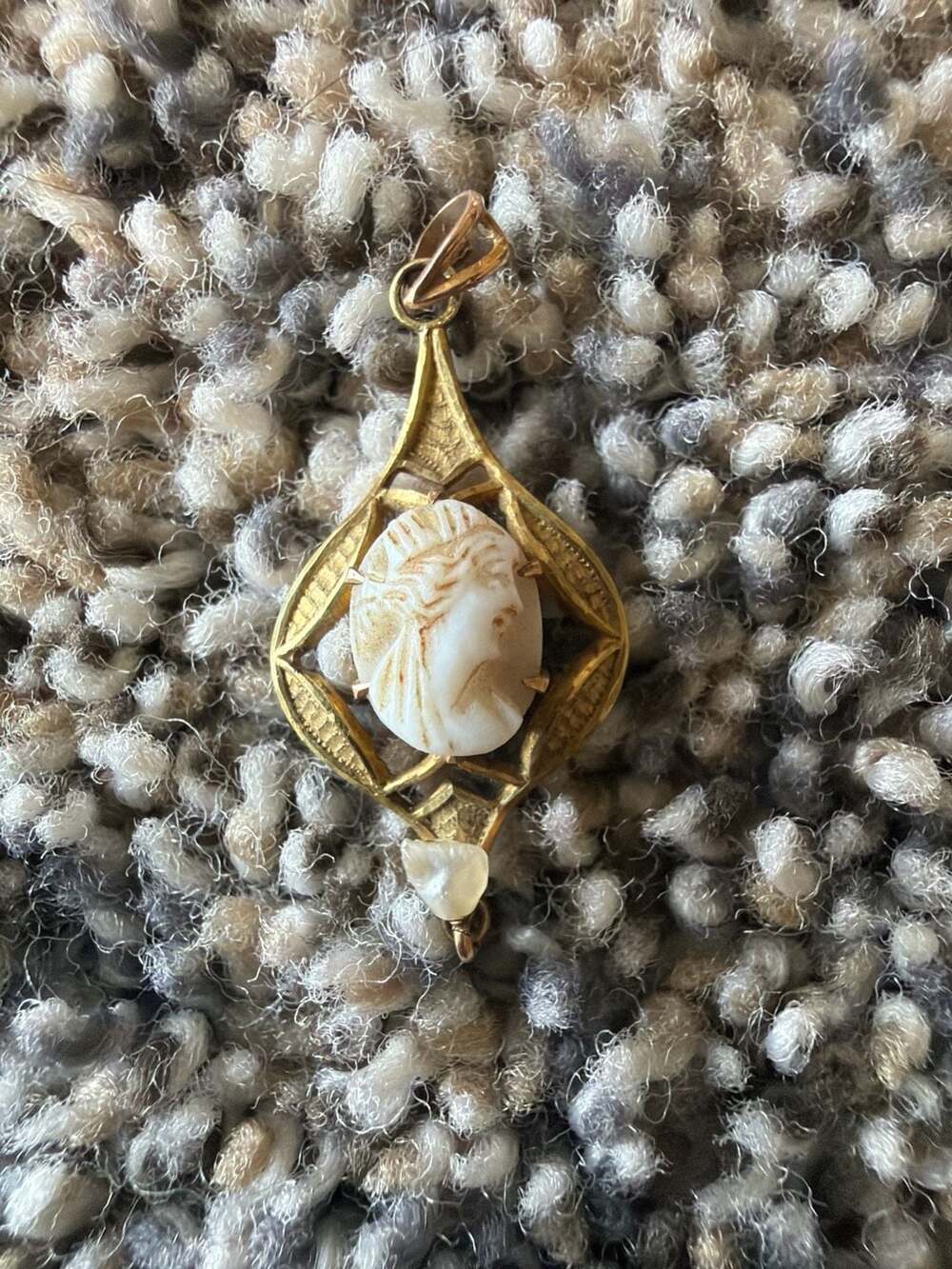 Antique Victorian Cameo Pendant 10K Frame & Sterling Silver neclace ~value 200$